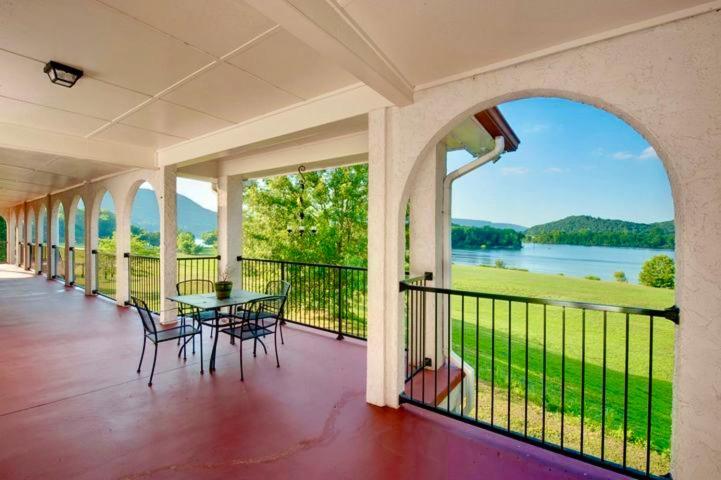 Chattanooga Room At Tennessee Riverplace Exterior photo